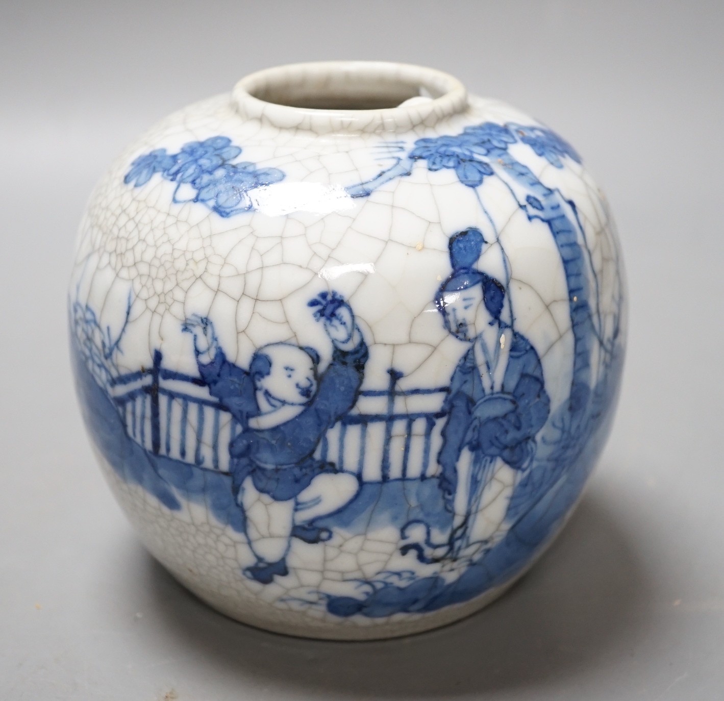 A 19th century Chinese blue and white crackleglaze vase 12.5cm